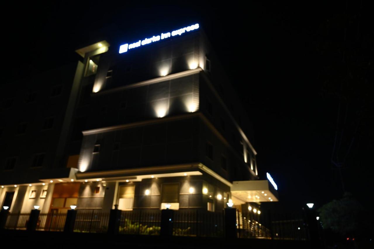Neel Clarks Inn Express Agra (Uttar Pradesh) Exterior foto