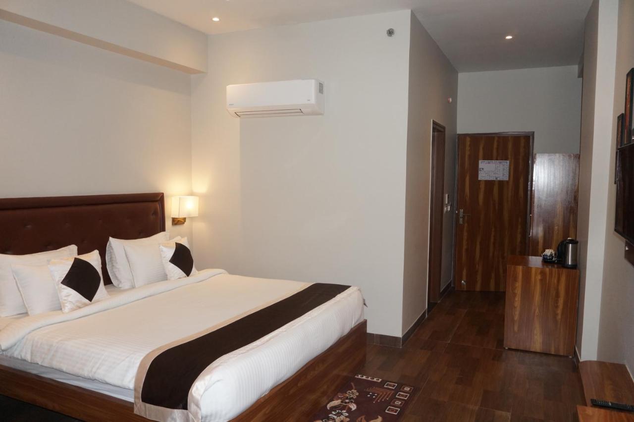 Neel Clarks Inn Express Agra (Uttar Pradesh) Exterior foto