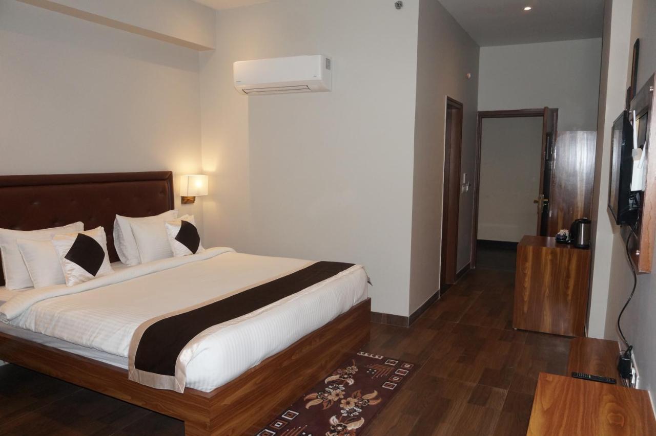 Neel Clarks Inn Express Agra (Uttar Pradesh) Exterior foto